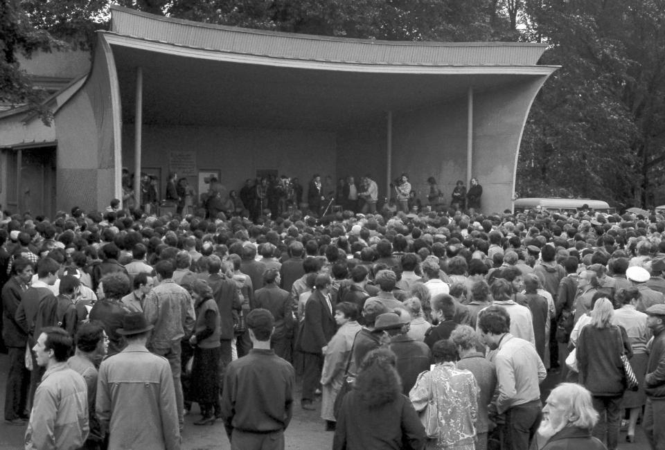 Митинг в Юсуповском саду 14.06.1988. Фото Владимира Меклера.